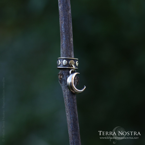 "Luna" Ear cuff — With moon crescent