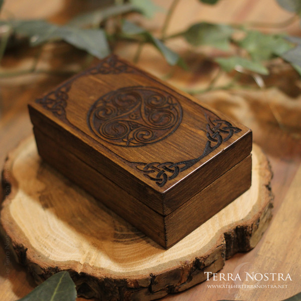 "Celtic circle" engraved wooden box