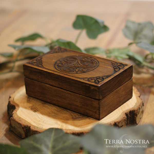 "Celtic circle" engraved wooden box