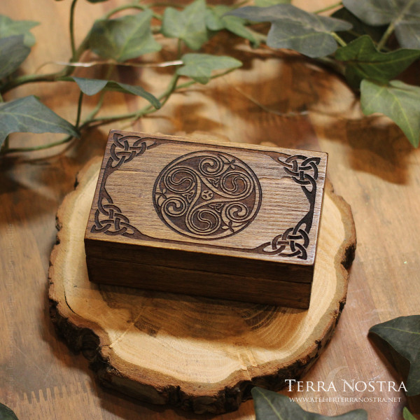 "Celtic circle" engraved wooden box