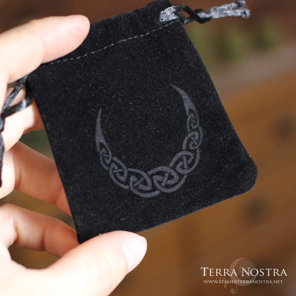 "Luna" black velvet pouch