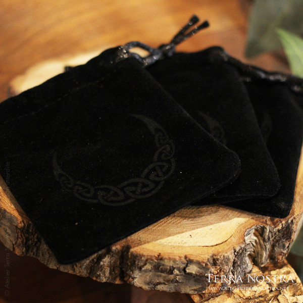 "Luna" black velvet pouch