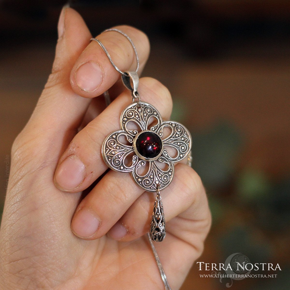 Collier Pendentif Fantaisie Style Médiéval Gothique En Acier Vieilli - Sautoir Unisexe