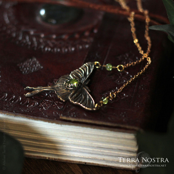 "Luna" Necklace — Medium Size