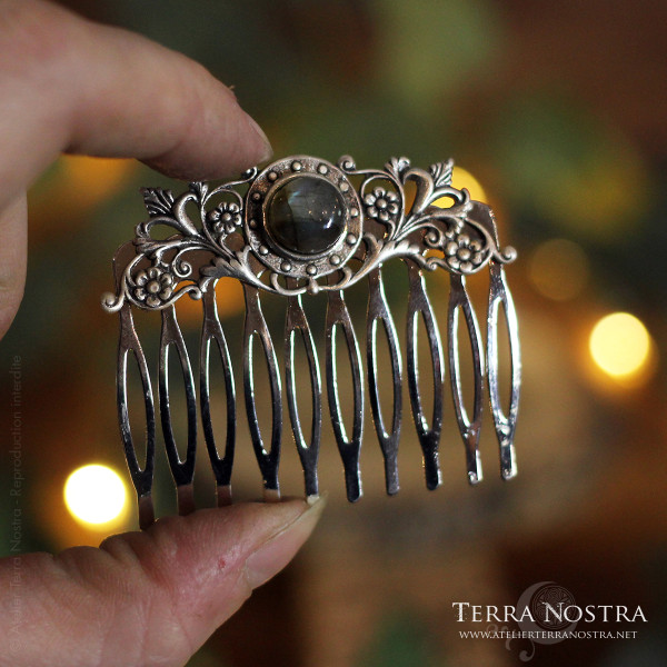 "Kerridwen" hair comb