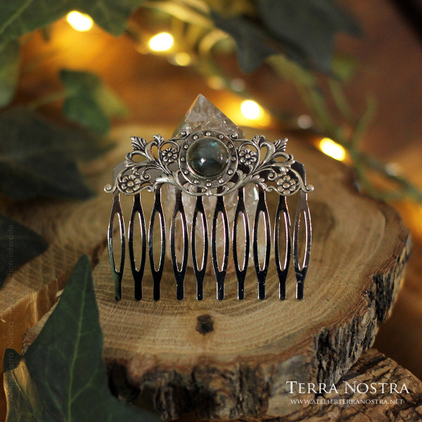 "Kerridwen" hair comb