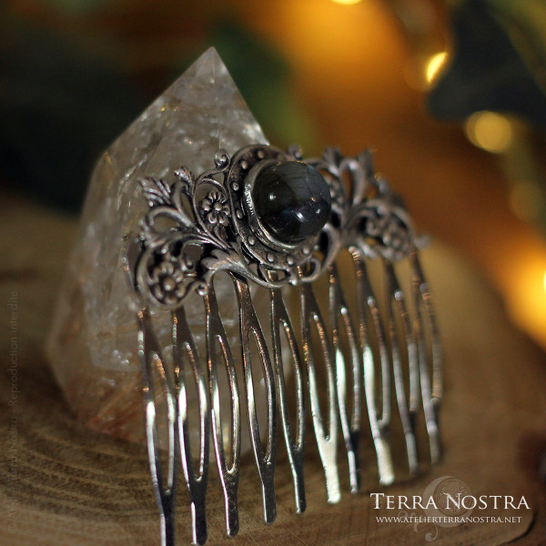 "Kerridwen" hair comb