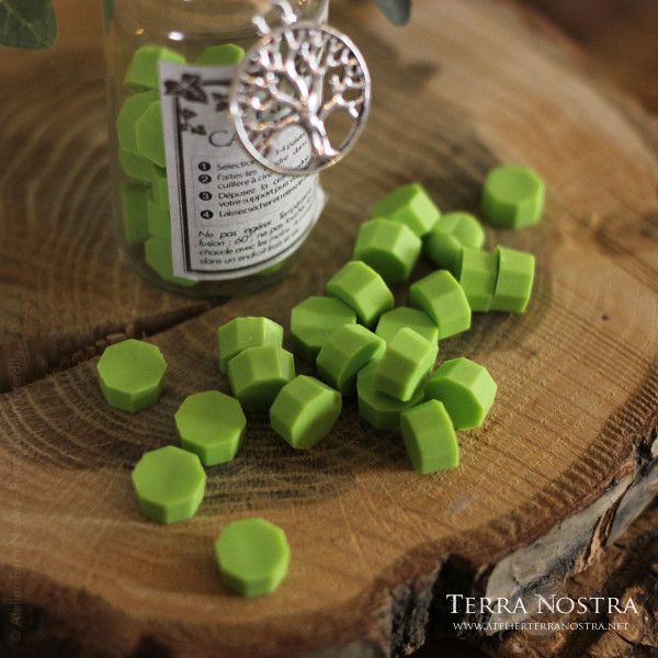 Sealing wax beads - Spring green