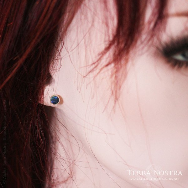 Paire de puces d'oreilles en opale doublet d'Australie