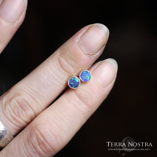 Paire de puces d'oreilles en opale doublet d'Australie