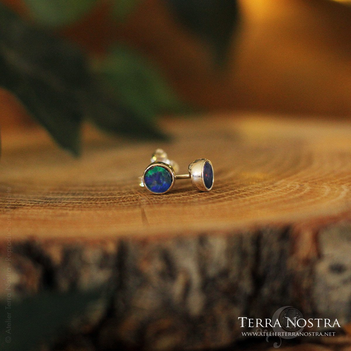 Paire de puces d'oreilles en opale doublet d'Australie