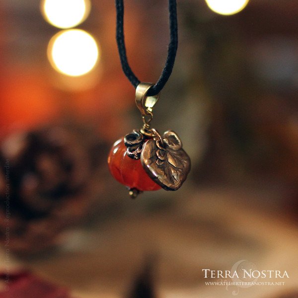 Pendentif citrouille "Harvest" en cornaline et bronze