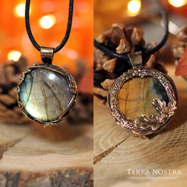 "Aki" Reversible pendant — Labradorite