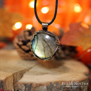 "Aki" Reversible pendant — Labradorite