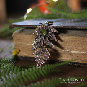 "Alessa" fern pendant with green garnet