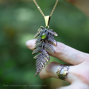 "Alessa" fern pendant with green garnet