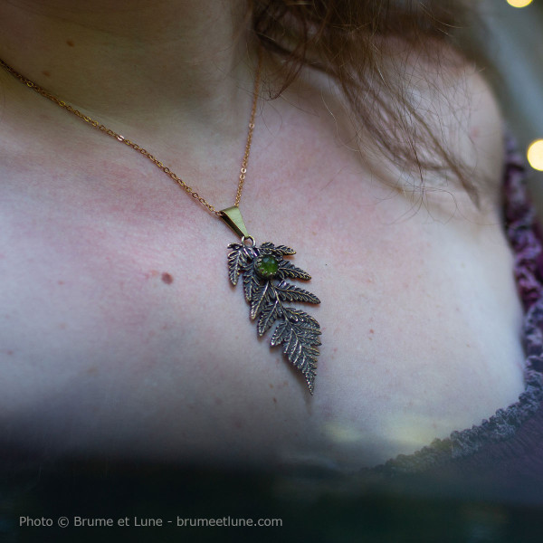 "Alessa" fern pendant with green garnet