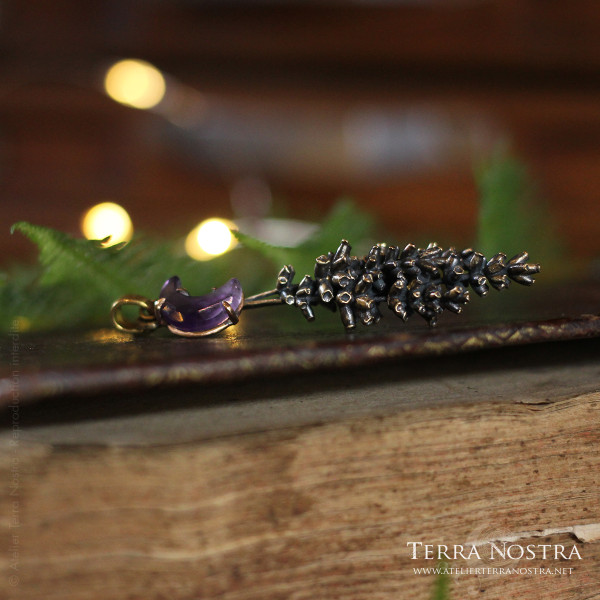 "Meio" lavender pendant with faceted amethyst