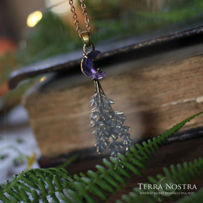 "Meio" lavender pendant with faceted amethyst