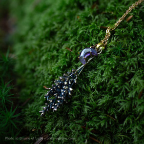 "Meio" lavender pendant with faceted amethyst