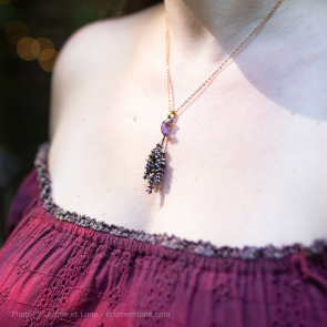 "Meio" lavender pendant with faceted amethyst