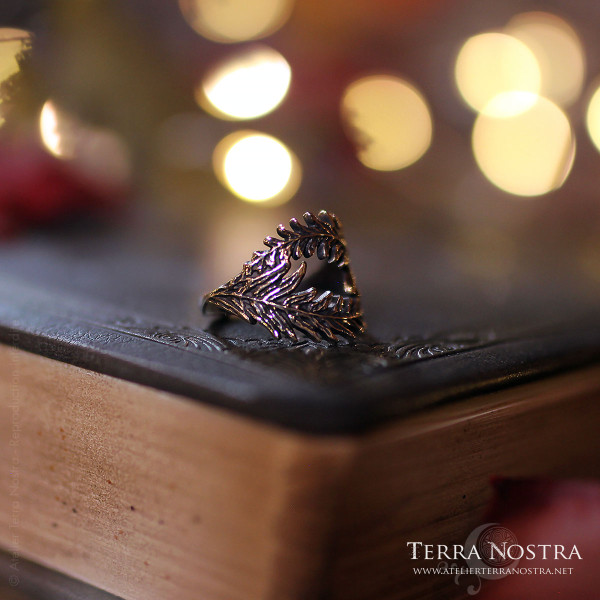 "Alessa" fern ring