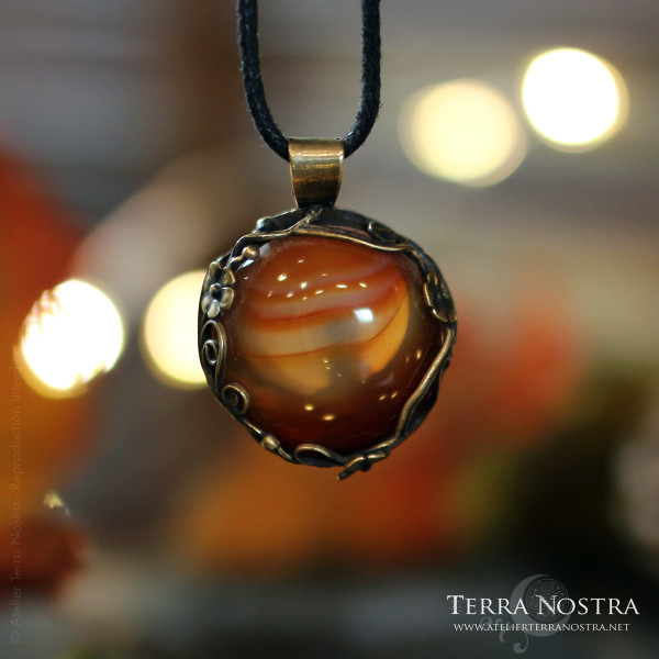 "Hallow" Reversible pendant — Carnelian