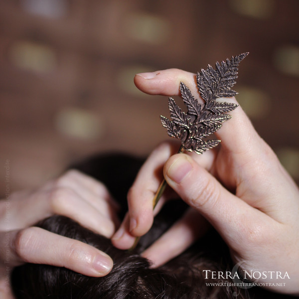 "Alessa" fern bronze hair pin