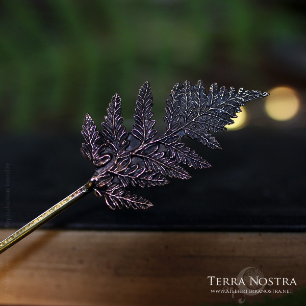 "Alessa" fern bronze hair pin