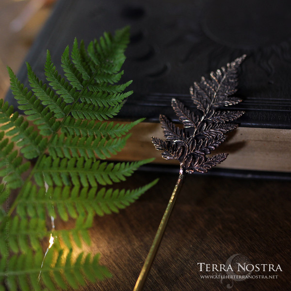 "Alessa" fern bronze hair pin