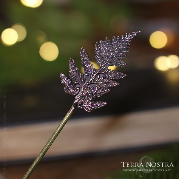 "Alessa" fern bronze hair pin