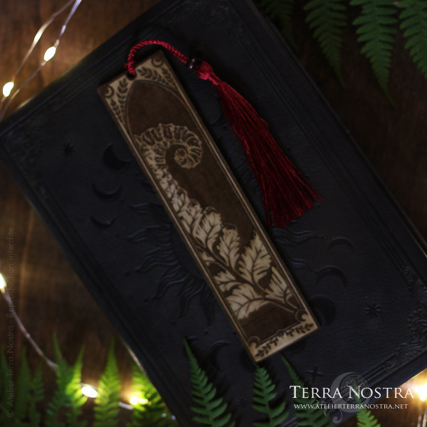 "Alessa" wooden bookmark