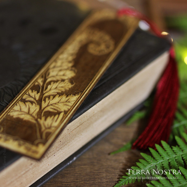 "Alessa" wooden bookmark