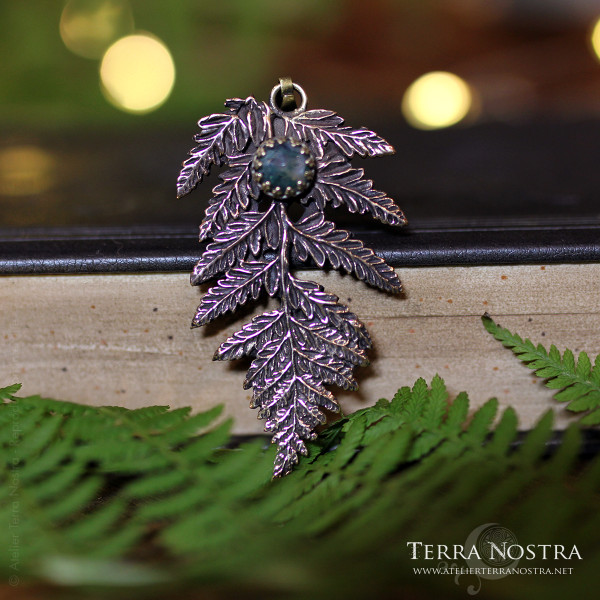 "Alessa" fern pendant with green garnet