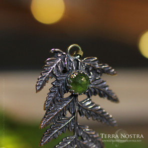 "Alessa" fern pendant with green garnet