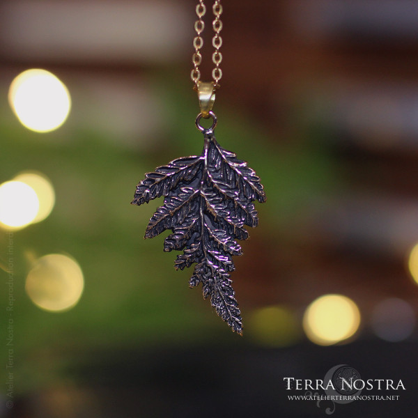 "Alessa" small fern pendant — without stone