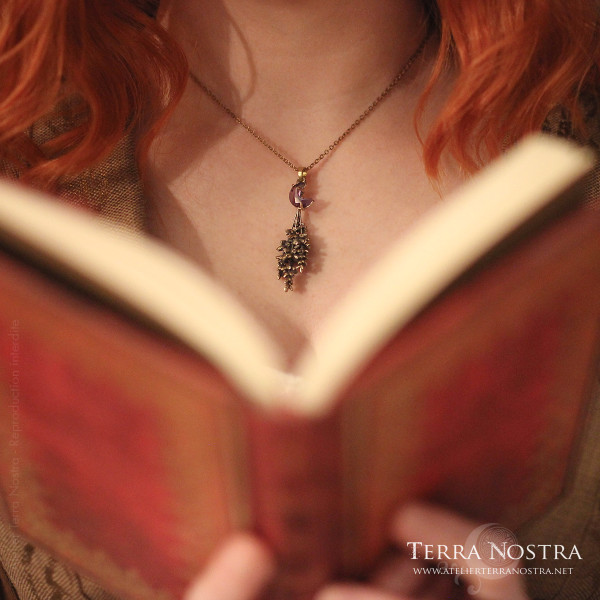 "Meio" lavender pendant with faceted amethyst