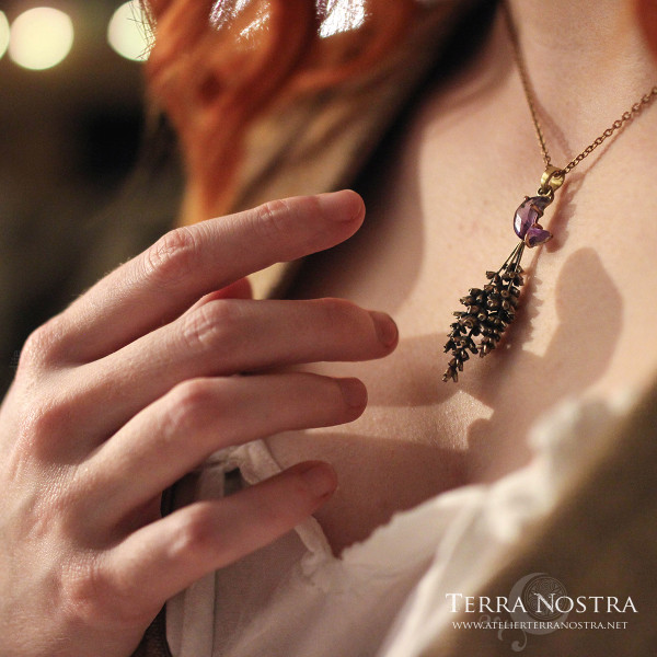 "Meio" lavender pendant with faceted amethyst