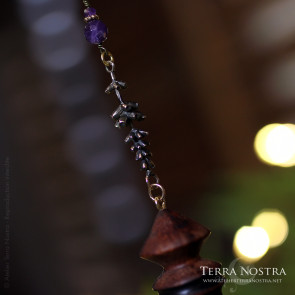 "Meio" lavender pendulum