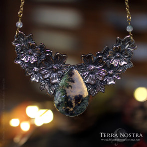 Grand collier mauve des...