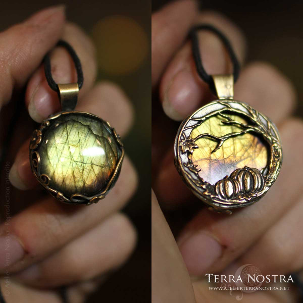 "Harvest" Reversible pendant — Labradorite