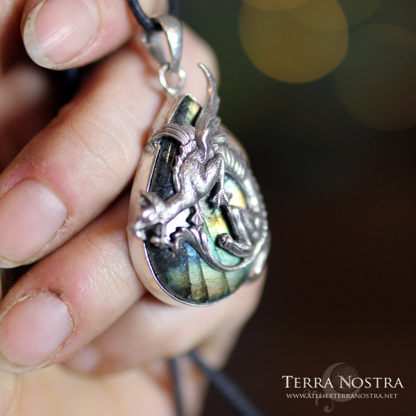 Pendentif "A Dragon's Tale" — Labradorite