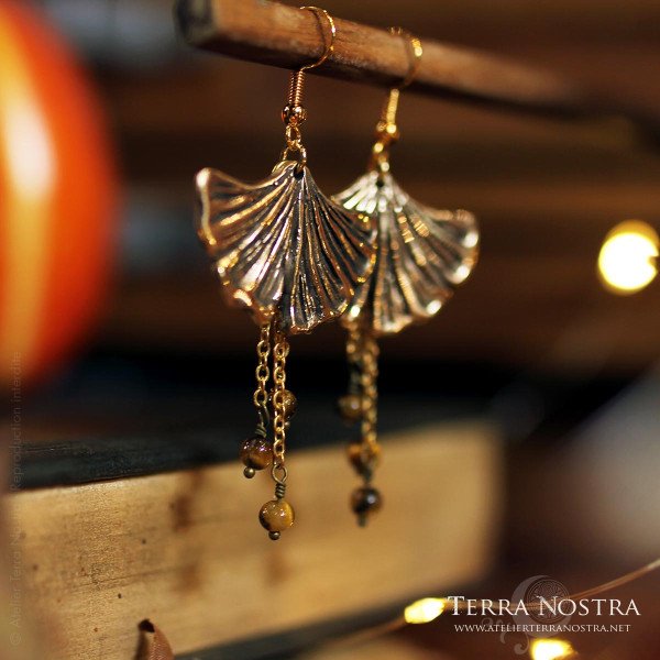 "Kino" ginkgo earrings — Bronze and gemstones