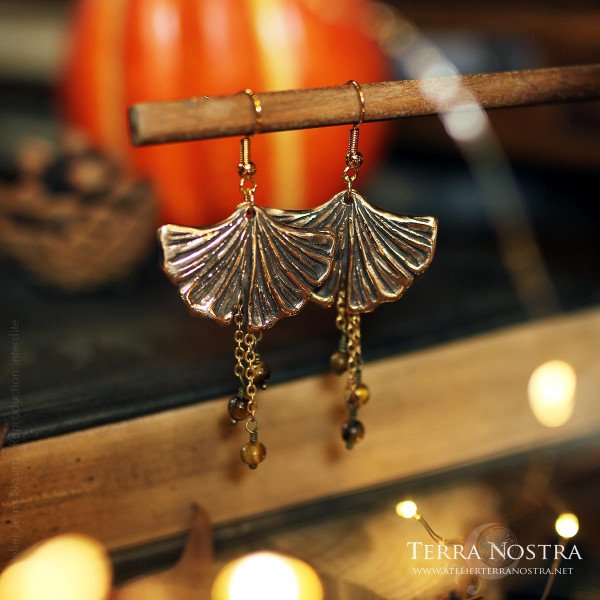 "Kino" ginkgo earrings — Bronze and gemstones
