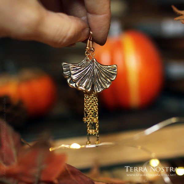"Kino" ginkgo earrings — Bronze and gemstones