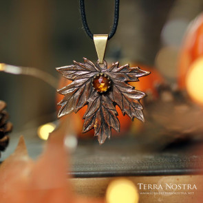 "Kaede" maple pendant with orange kyanite