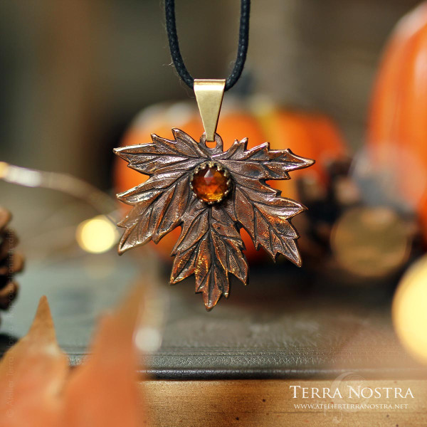 "Kaede" maple pendant with orange kyanite