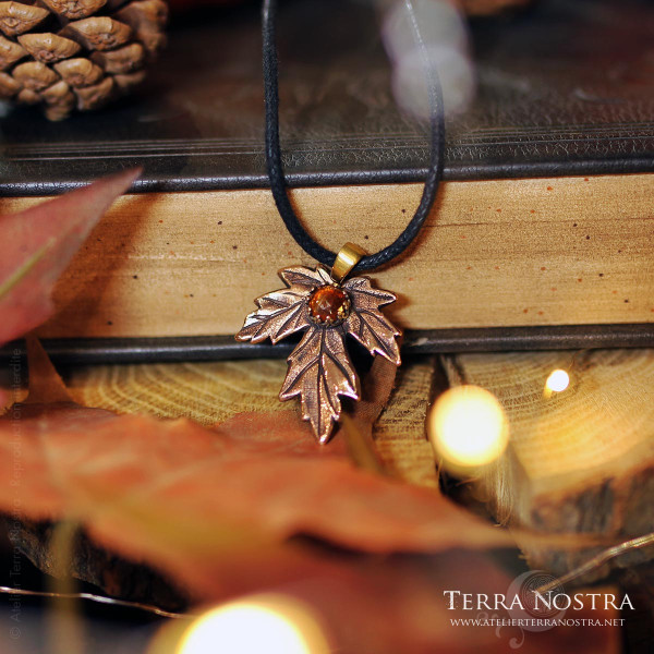 "Kaede" small maple pendant with orange kyanite