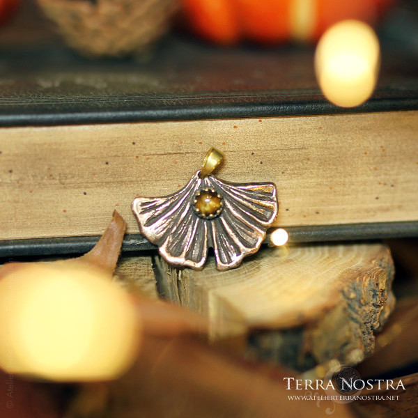 Petit Pendentif Ginkgo "Kino" en oeil de tigre