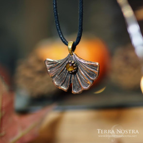Petit Pendentif Ginkgo "Kino" en oeil de tigre